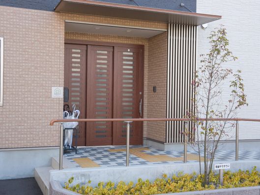 施設のエントランス