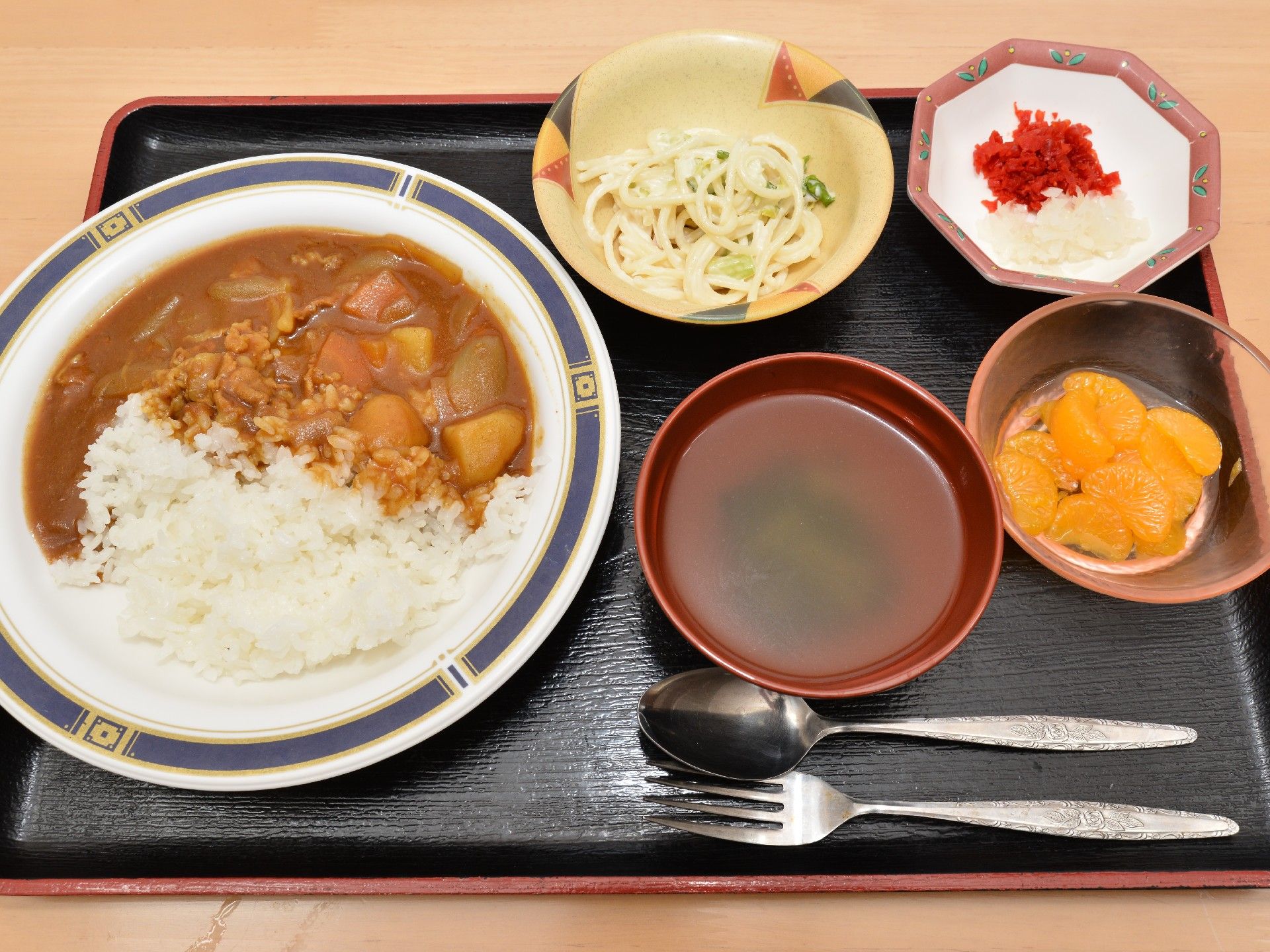 カレーにはちゃんと福神漬けもセットでつけられている。