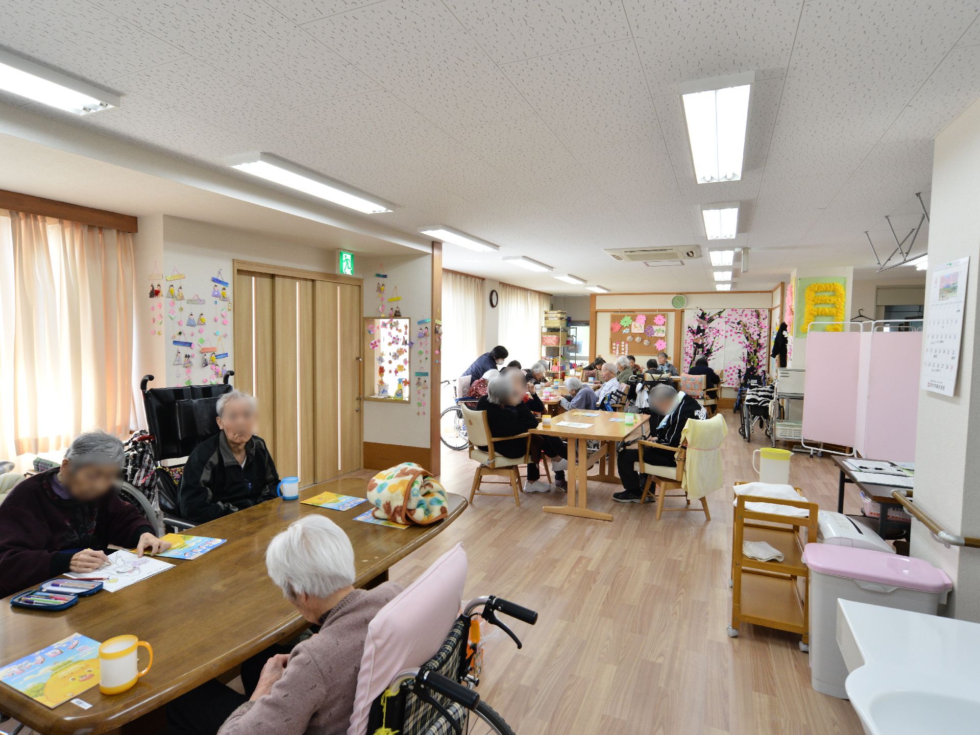 カレーにスープにフルーツのデザートなど、お店のようなセットメニュー。