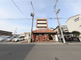 街角に位置する介護施設外観