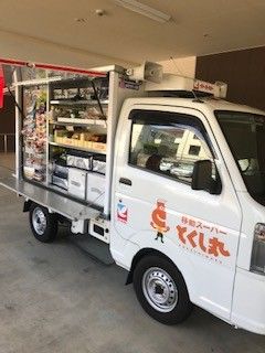 移動販売車のサービス風景