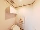バリアフリー設計のトイレ空間