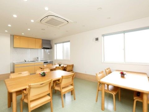 「サービス付き高齢者向け住宅 ロイヤルハイツⅡ」の食堂。交流の場としても利用される。