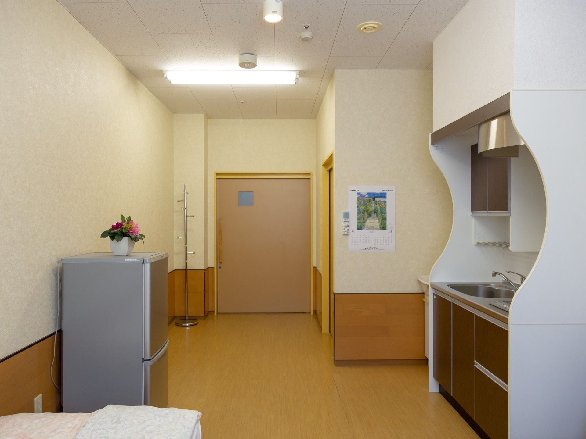 広々と下室内にはトイレやミニキッチン、独立洗面台が完備されている。浴室以外の生活に必要な設備が整っている。