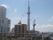 屋上からはスカイツリーが目の前に見える。見晴らしのいい都会の景色を見て、日常の疲れを癒すことができる。