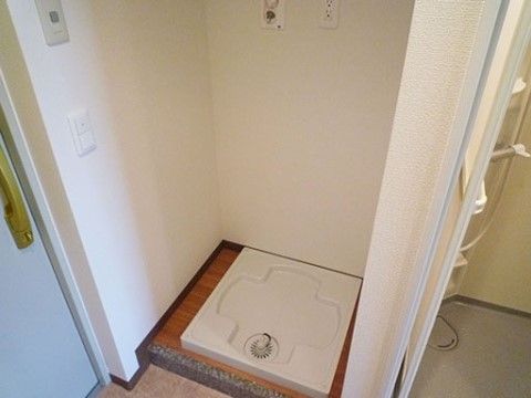 居室内には、洗濯機が置けるスペースを確保している。シャワールームの横にあるので、洗濯が効率よく行える。