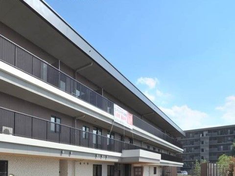 円形の建築デザインの外観