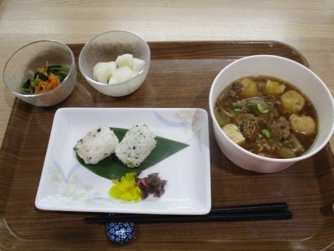 「ディーフェスタ東大宮」のお食事。豊富なメニューを揃えている。