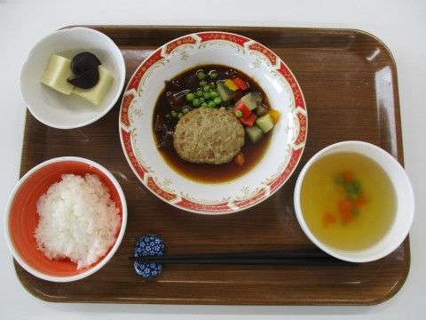 「ディーフェスタ東大宮」のお食事。栄養バランスの良い食事を提供している。