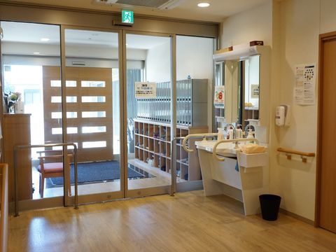 「アミカの郷亀有」看護師と入居者様の交流風景 イメージ写真