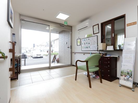 室内から見たエントランス