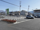 介護施設の外観と駐車場