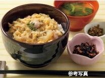 親子丼と味噌汁とひじき煮のセット