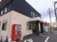 介護施設の外観と駐車場