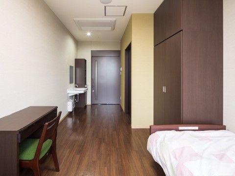 「グリーンビレッジ大里」居室 自宅で愛用している家具等をお持ちください。