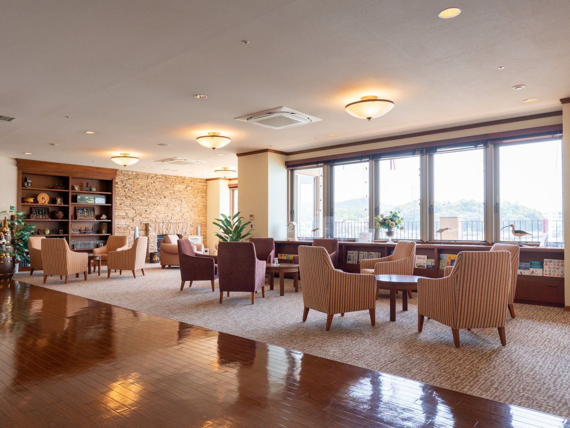 落ち着いた雰囲気の共有スペース