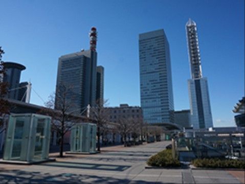 「アイリスガーデンさいたま新都心」の周辺環境。商業施設が近くにある。