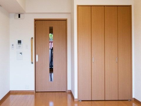 「アイリスガーデン北浦和」の居室(1K)。収納スペースを設けている。
