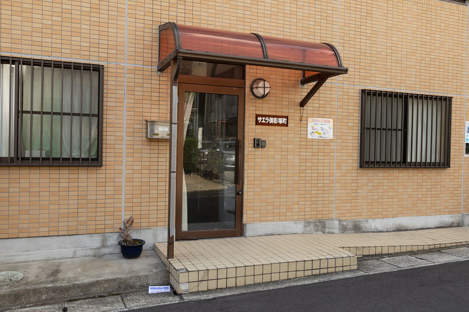 暖かみのあるエントランス