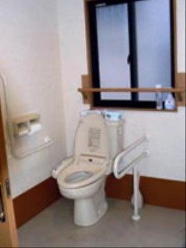 手すり付きの快適トイレ
