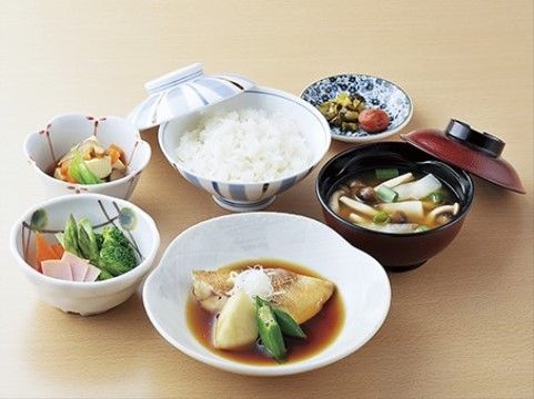 「介護付有料老人ホーム サン太陽ホーム中津川」の和定食。ヘルシーな和食メニューを揃えている。
