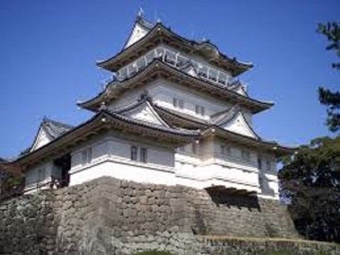 施設周辺には公園として整備された城跡があり、歴史的建造物が残る観光スポットになっている。歴史と文化に触れながら散策することができる。
