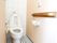 施設内にあるトイレは、ウォシュレットの洋式タイプを設置している。また足腰の弱い高齢者のために、壁には手すりが備え付けられている。