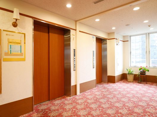 エレベーター前