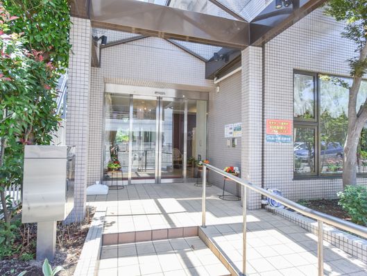 施設玄関１