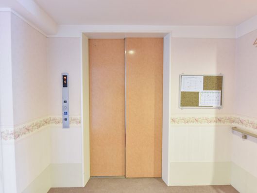 エレベーター２