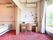 部屋には大きな窓に面した机が用意されている。また大きな窓から外の風景が見え、四季を感じられるつくりになっている。
