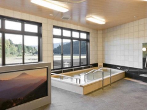 敷地内には大浴場が用意されており、ゆっくりと入浴を楽しむことができる。週に数回の入浴を実施している。
