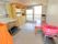 広い脱衣所には大きな棚があり、バスタオルが大量におかれている。ベンチがあるので、足の悪い人も安心である。洗面所もある。