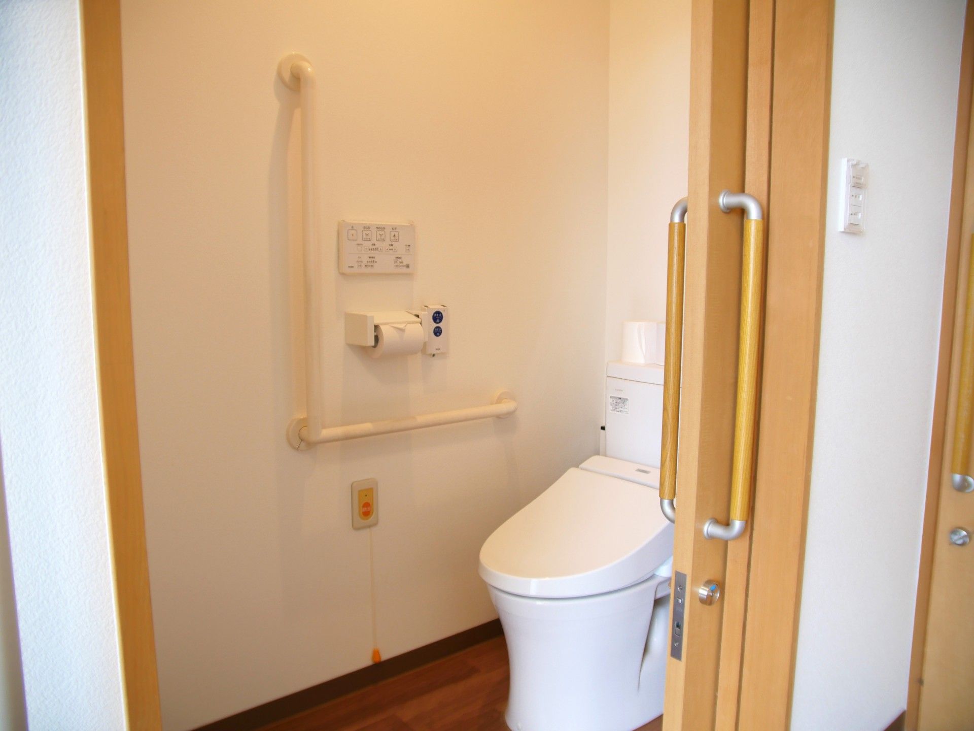 手すり付きトイレ空間