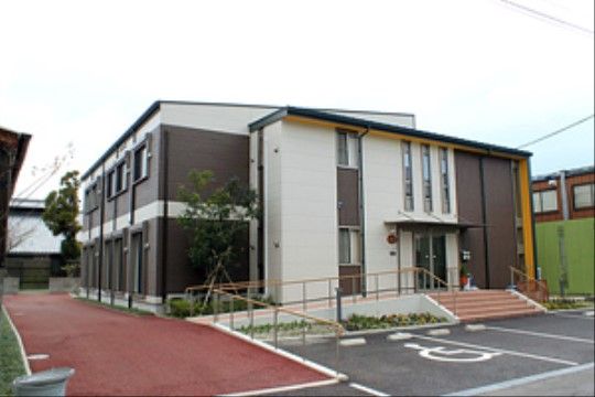 清潔で落ち着いた外観の建物