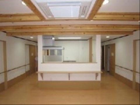 広々とした明るい居室