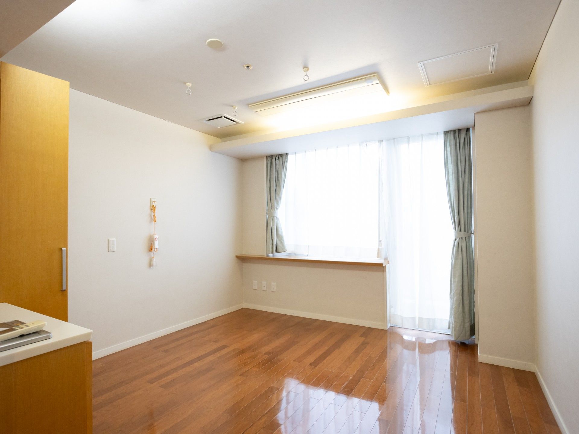 日差しが差し込む部屋