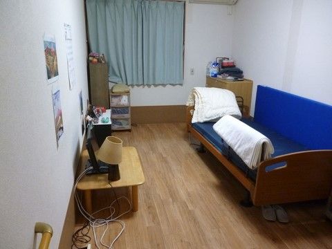 定期的にベッドのシーツやお布団は洗濯をしている個室