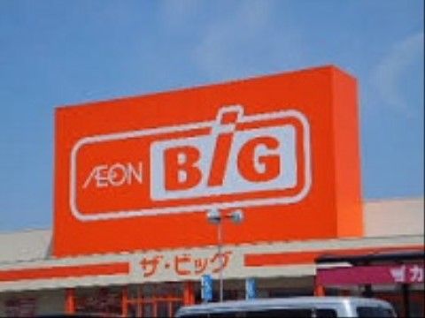 買い物も自由に行うことができる。施設の近くにはスーパーがあるので、必要な生活用品も購入できるため、便利である。