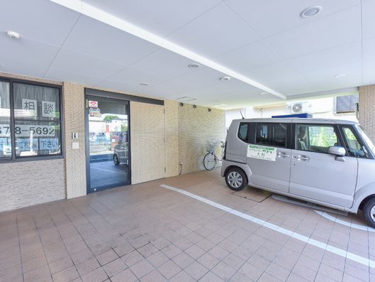 玄関前駐車スペース