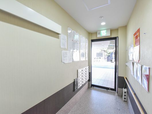 手すりのある廊下