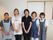 ５人のエプロンを着た職員