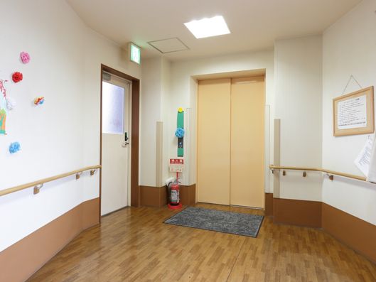 エレベーター前