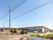 施設の外観。広い敷地に平屋建ての建物としてつくられている。周囲は住宅地や畑などに囲まれており見晴らしがよい。