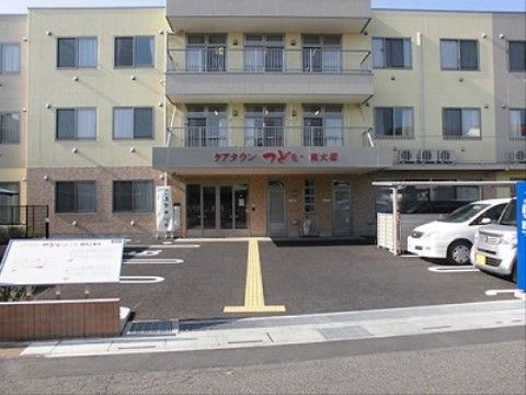 敷地内に入ったところから玄関まで続いている点字ブロック