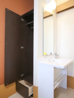 居室内洗面とクローゼット