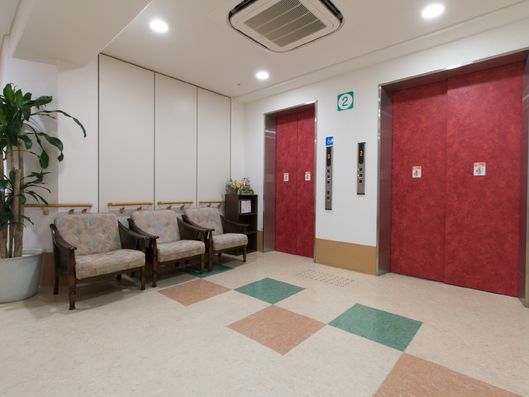 2階のエレベーターホール周辺