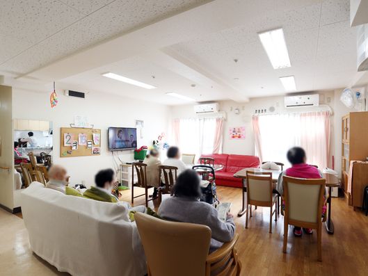 テレビのある広いフロア