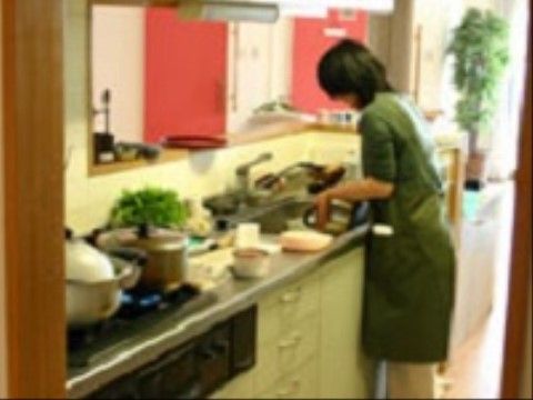 当施設にはキッチンを完備しており、入居者様のお食事を手作りしている。お野菜もたくさん使い、栄養バランスの良いお食事を工夫して提供している。