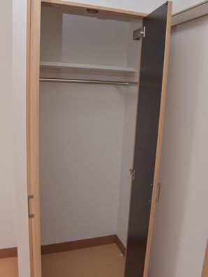 ハンガーレールがあるクローゼット